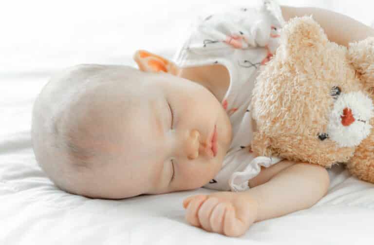 Tem algum problema meu filho dormir às 22:00?