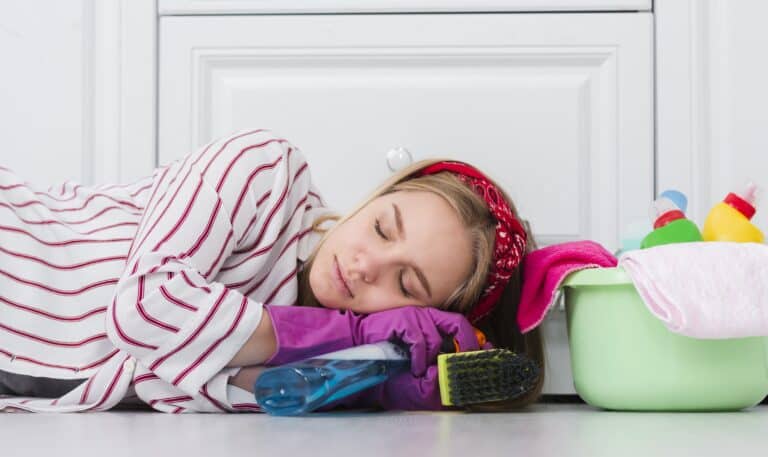 Quantas horas uma mãe necessita dormir?