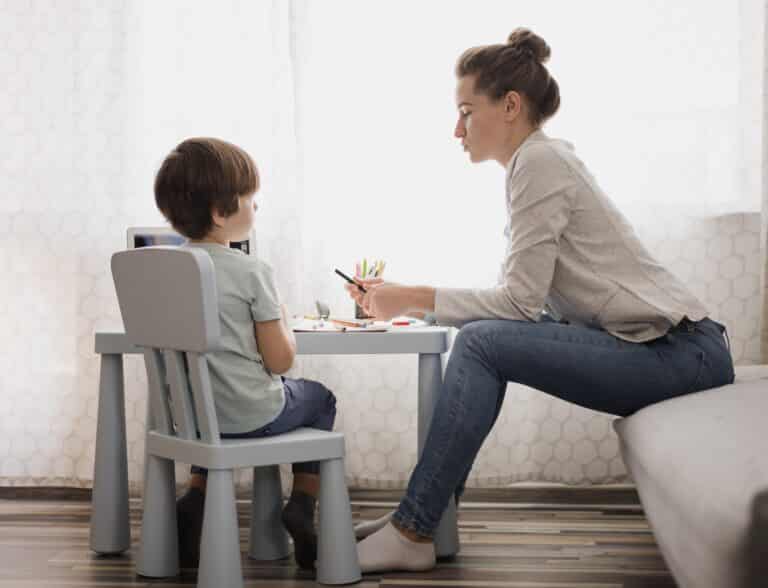Minhas emoções interferem no aprendizado do meu filho?